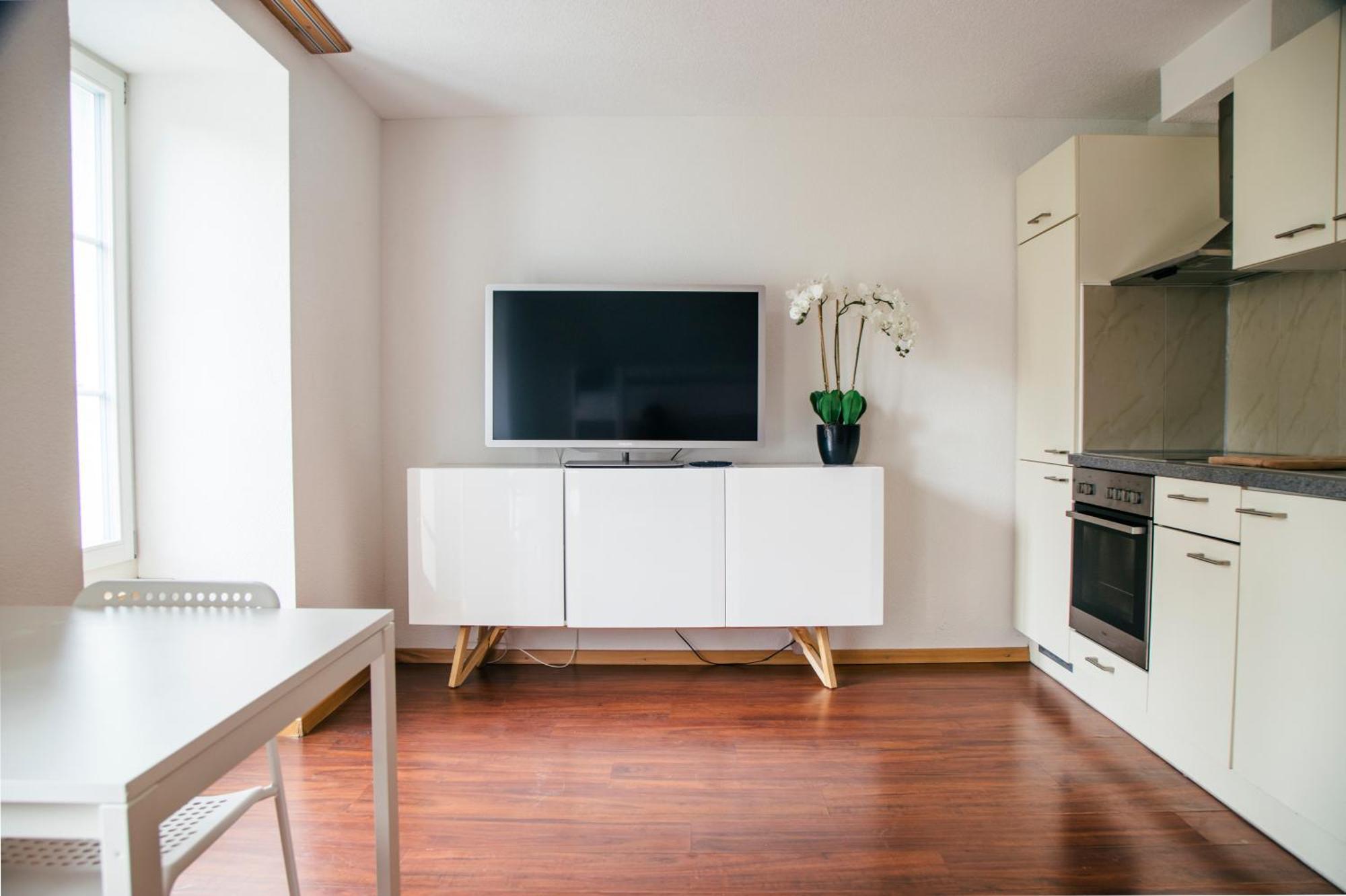 Nimbuzzz Apartments Unterseen ภายนอก รูปภาพ