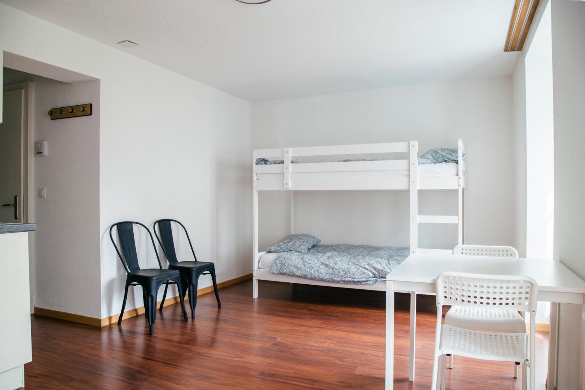 Nimbuzzz Apartments Unterseen ภายนอก รูปภาพ