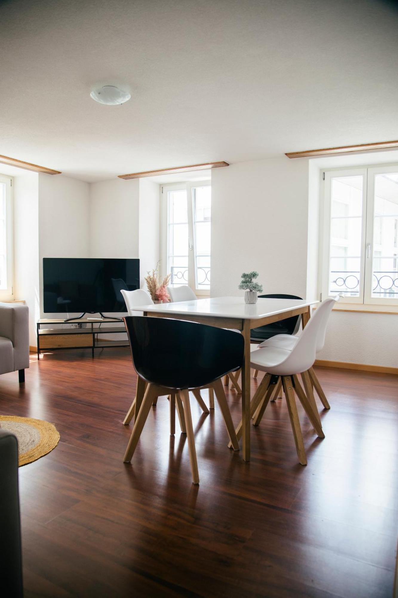 Nimbuzzz Apartments Unterseen ภายนอก รูปภาพ
